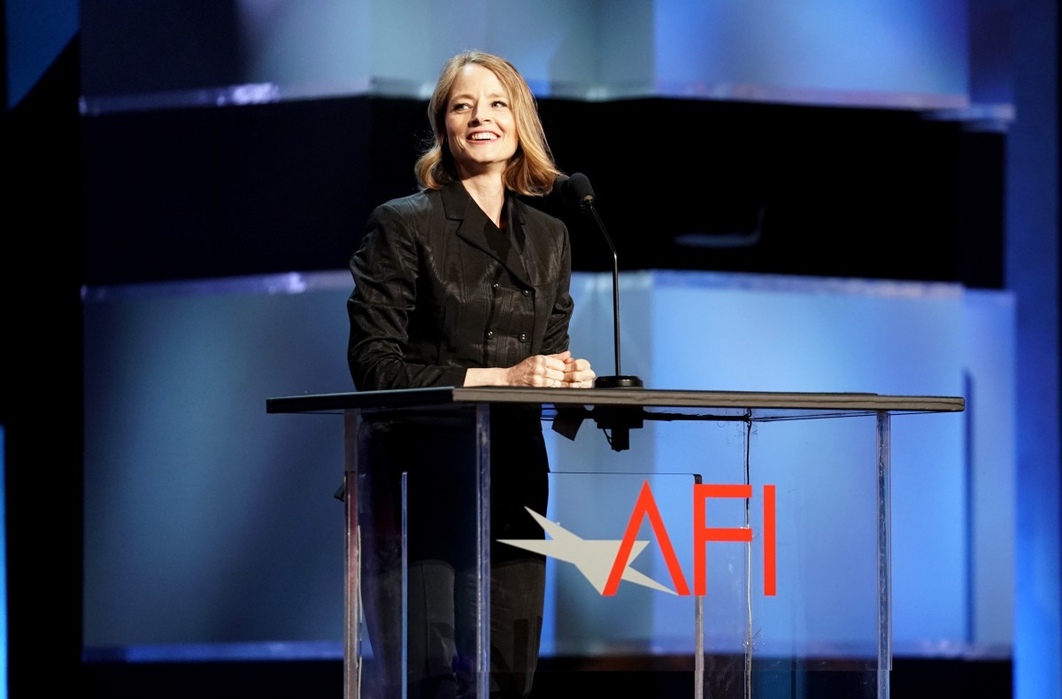 Possible reasons why Jodie Foster thanked Aaron Rodgers in her Golden Globes speech