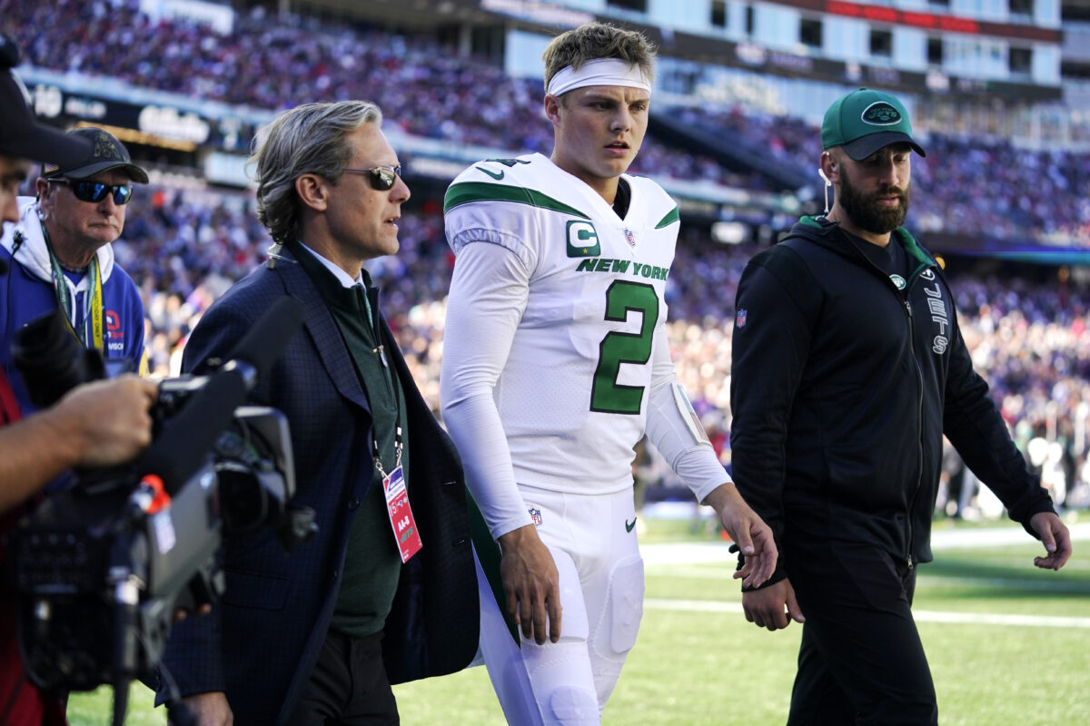 Jets QB Zach Wilson leaves game vs. Patriots with knee injury