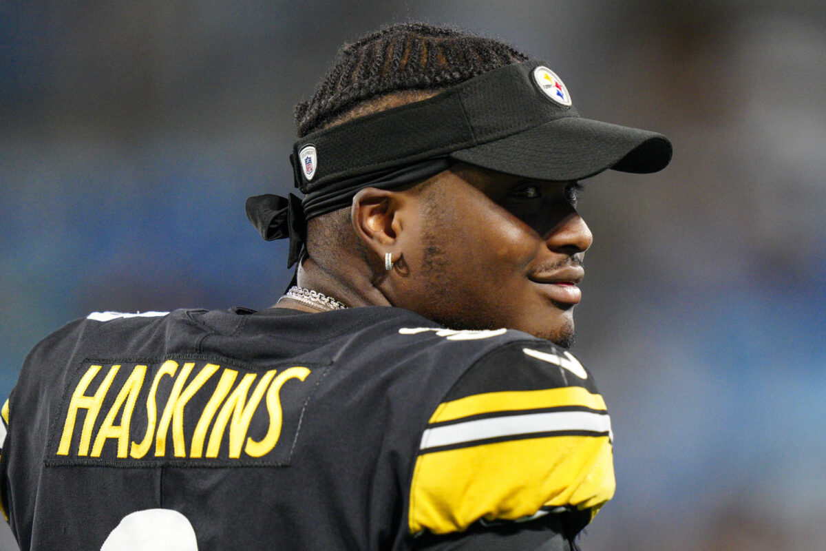 Steelers to place original-round tender on QB Dwayne Haskins