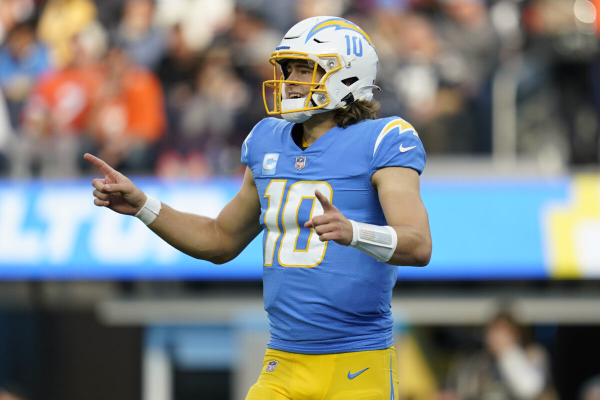 Justin Herbert sets Chargers single-season record for passing touchdowns