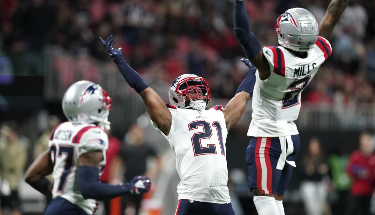 Patriots sign safety Adrian Phillips to three-year extension