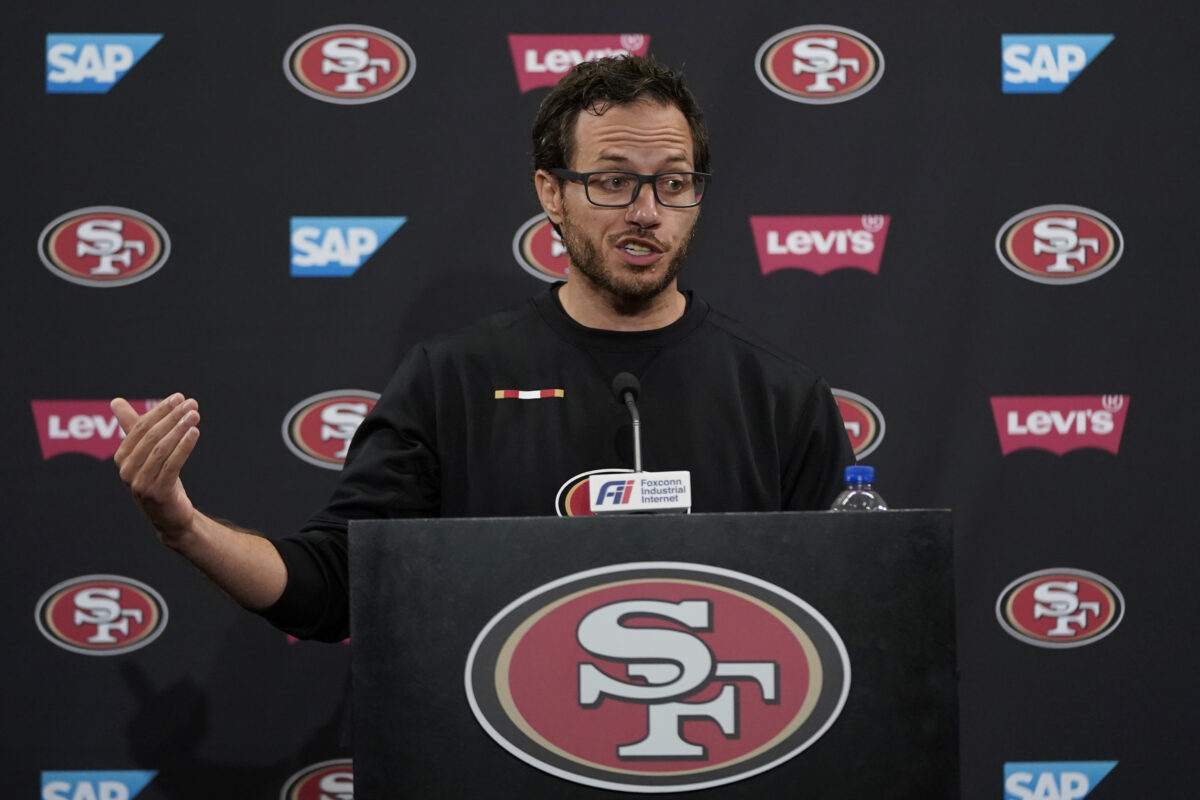 49ers OC Mike McDaniel not letting head coach interview distract from playoff preparations
