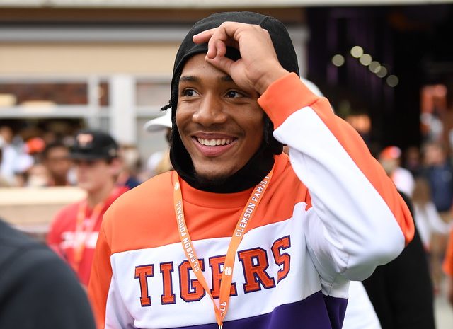 Clemson coaches stop by school of Alabama 5-star
