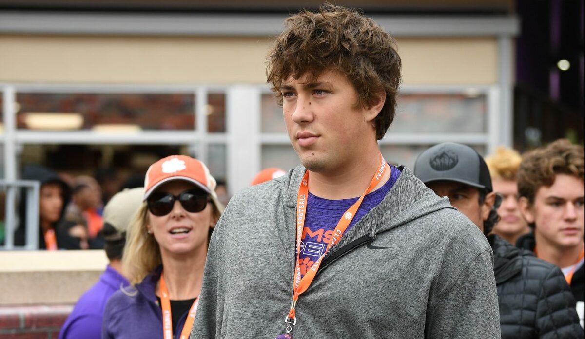 Swinney keeps promise, visits for priority in-state OL’s basketball game