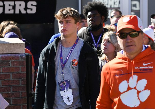 Carolinas LB staying in touch with Clemson, looks up to Skalski