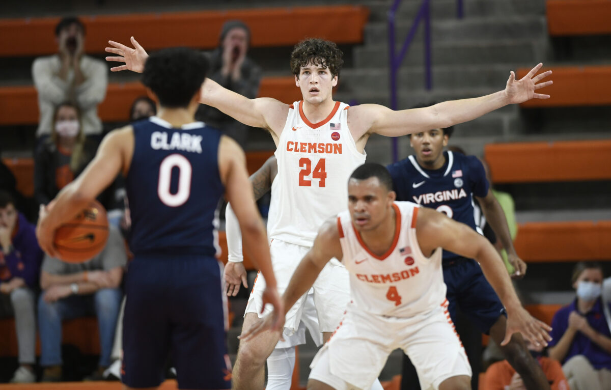 Clemson exorcises recent demons with latest road win