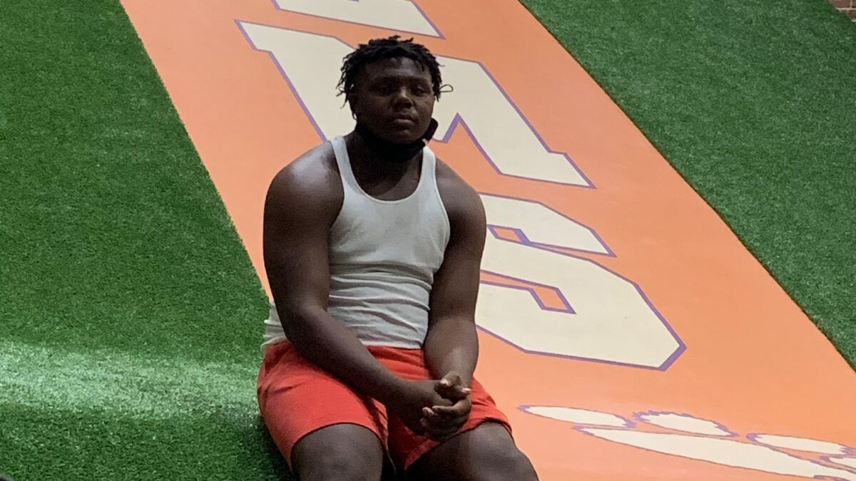 Rising star DL recruit felt like he was ‘a part of the team’ at Clemson