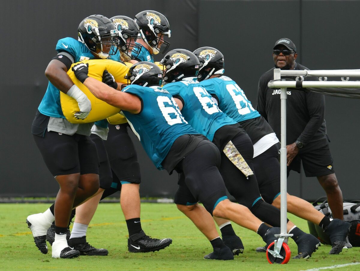 Jags OL coach George Warhop clears NFL-NFLPA COVID-19 protocols, will be able to be with team vs. Colts