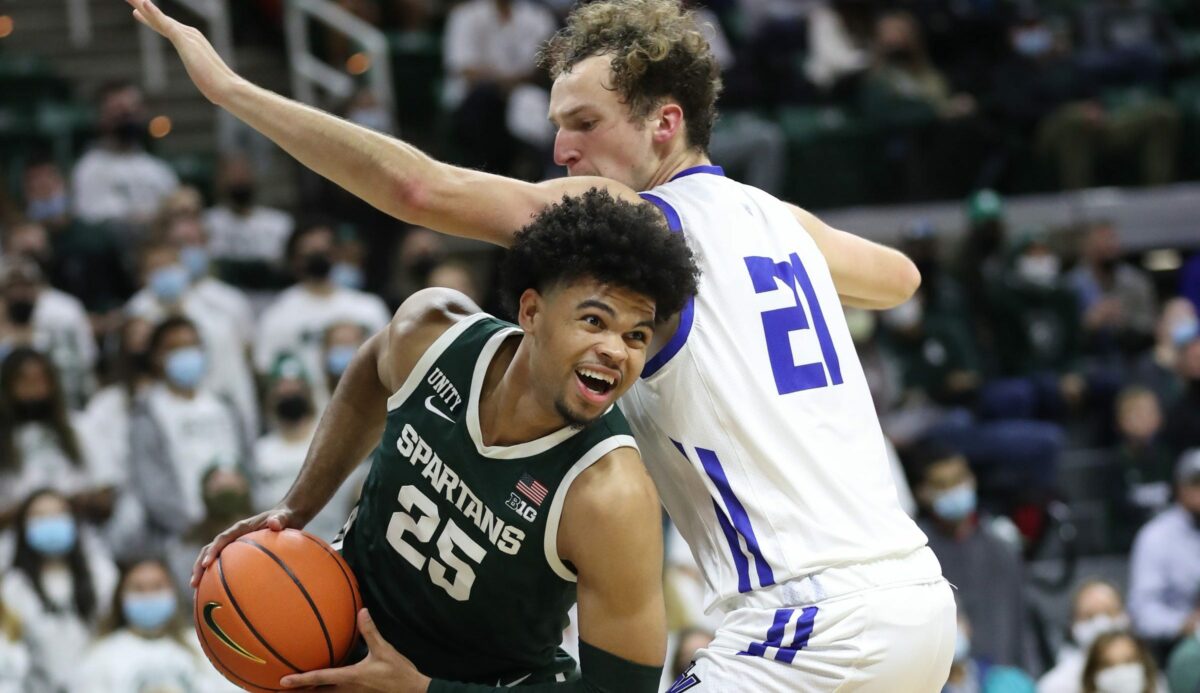 Michigan State favored against Michigan in Saturday’s rivalry matchup