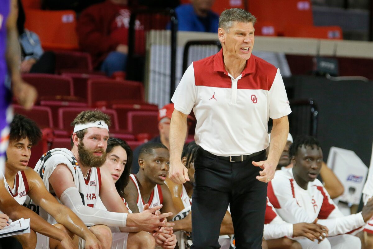 Oklahoma men’s basketball still sits just outside the USA TODAY Sports top-25