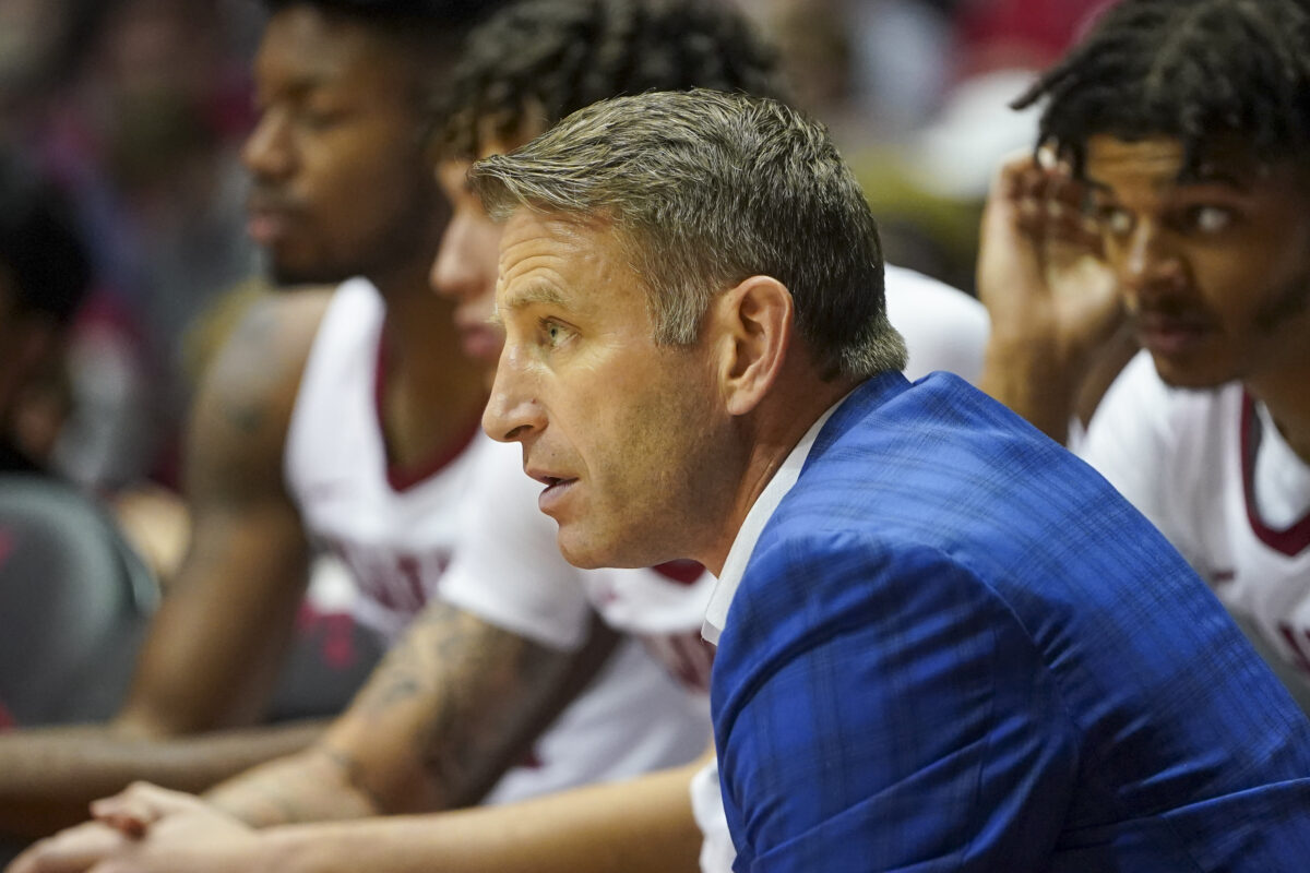 With football season concluding, let’s turn our attention toward Alabama basketball