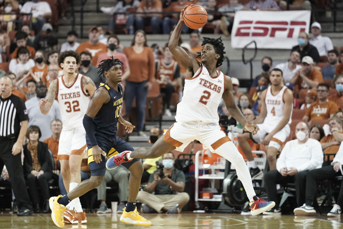 Texas moves up to No. 14 in updated AP Top 25 Poll