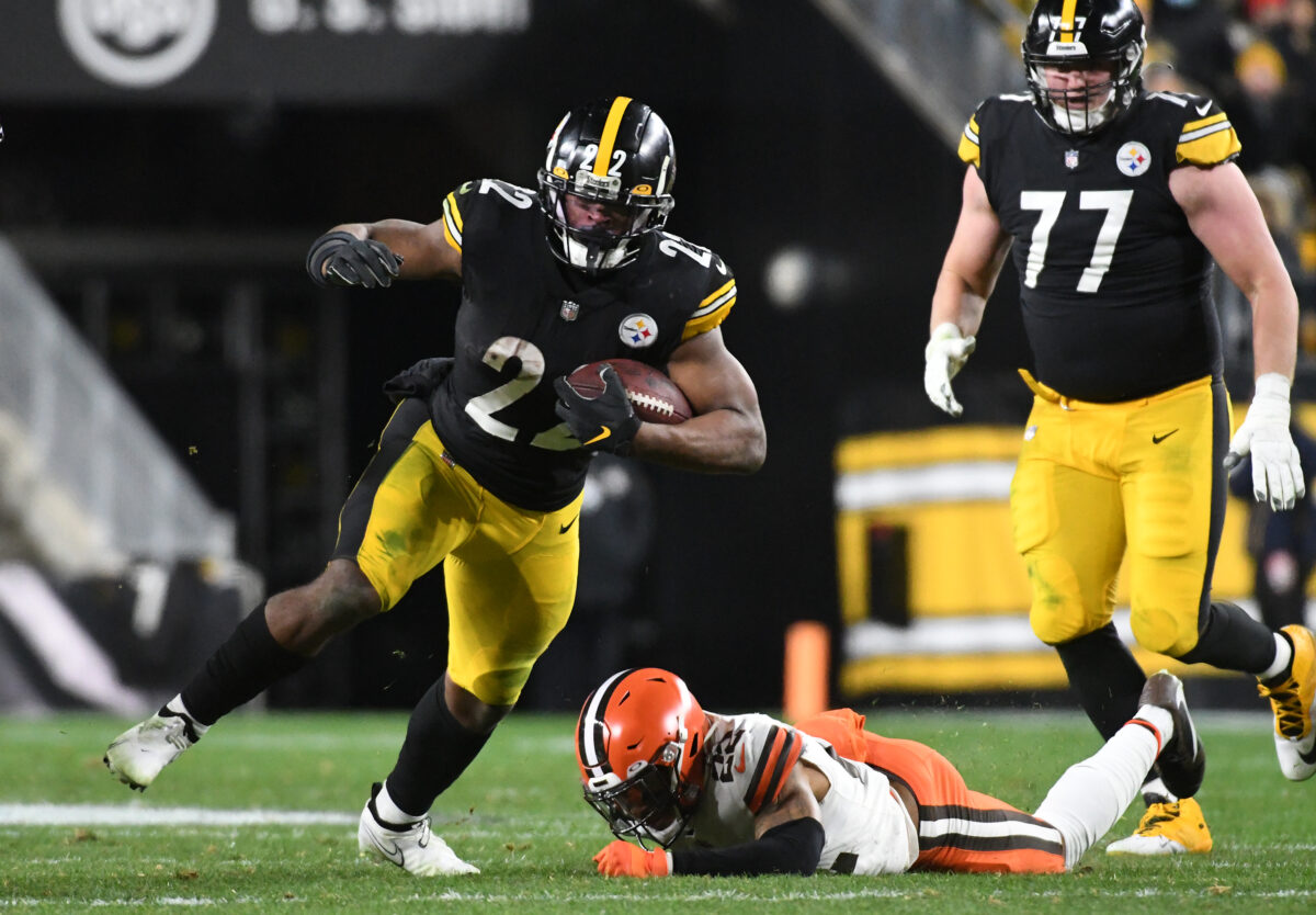 Steelers’ Najee Harris destroys Browns’ M.J. Stewart with stunning stiff-arm