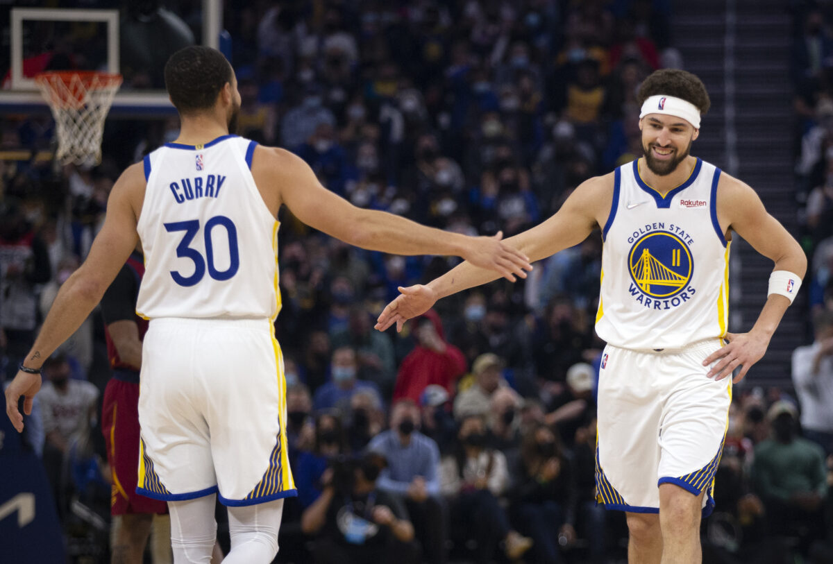 NBA Twitter reacts to Splash Brothers combining for 52 points in Warriors’ win vs. Timberwolves