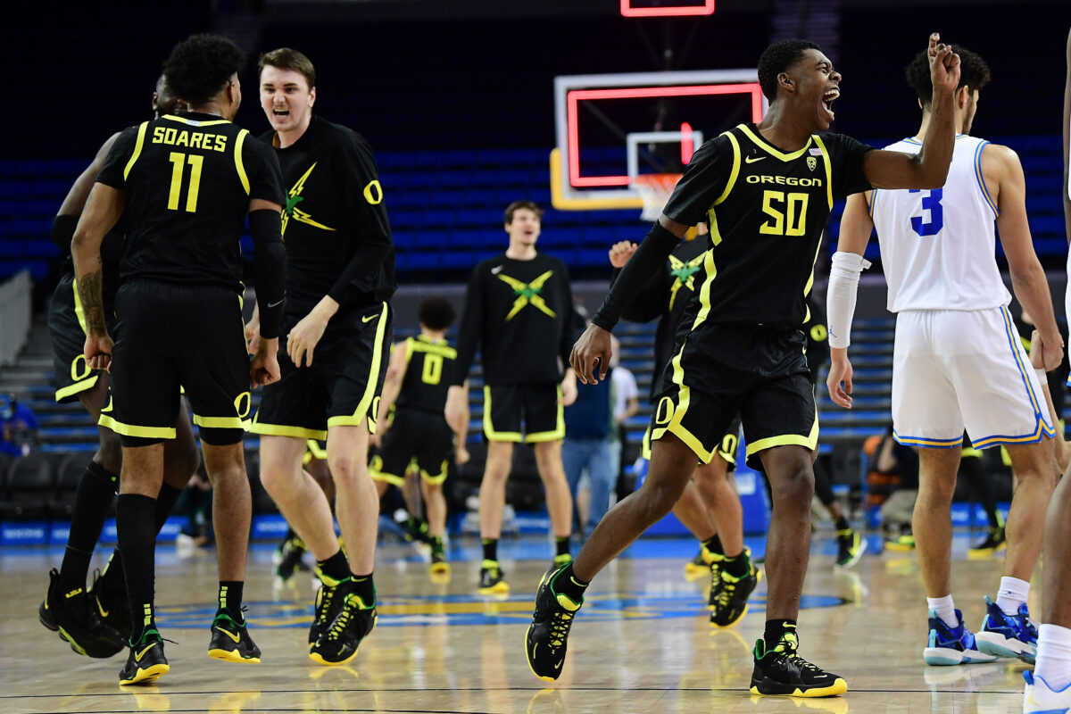 REACTION: Oregon Twitter reacts to Ducks’ upset win over No. 3 UCLA in overtime