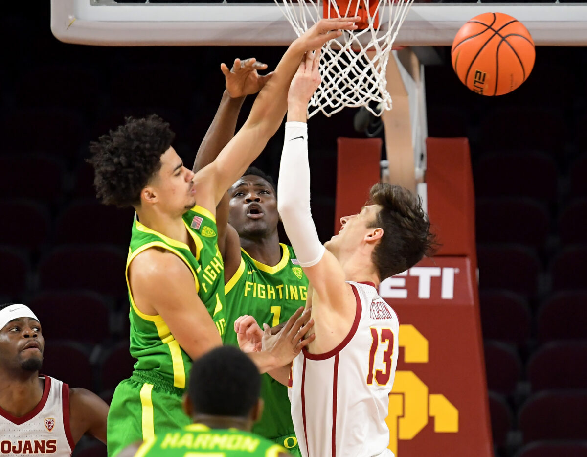 How it happened: Oregon completes the massive road sweep with a 79-69 upset win over No. 5 USC