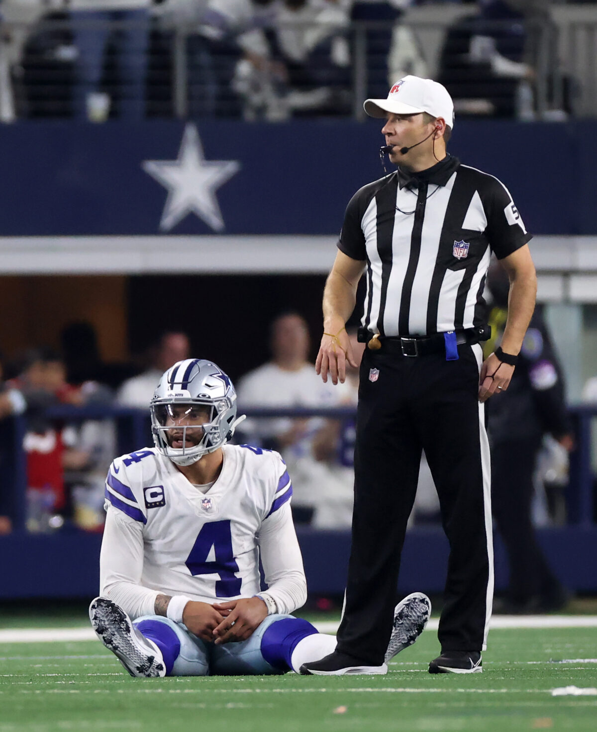Dak Prescott uncharacteristically nasty over Cowboys fans throwing trash at refs
