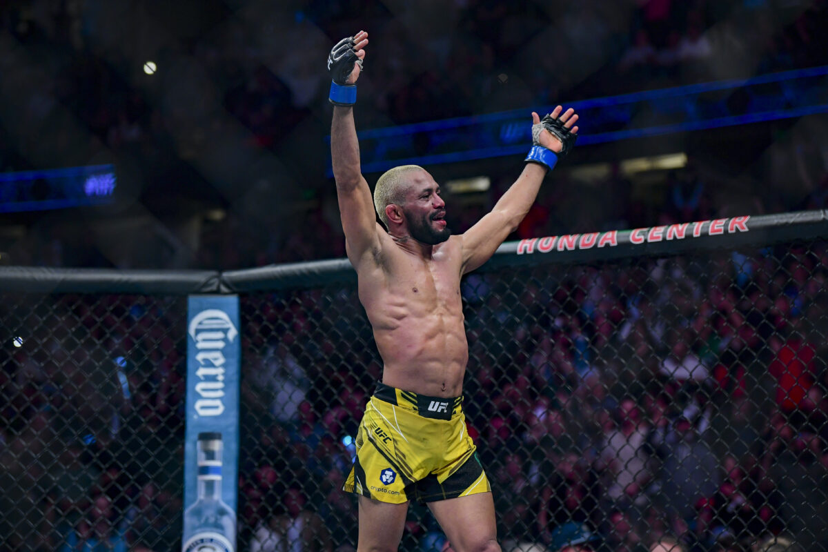 UFC 270 results: Deiveson Figueiredo regains flyweight title, bests Brandon Moreno in decision win