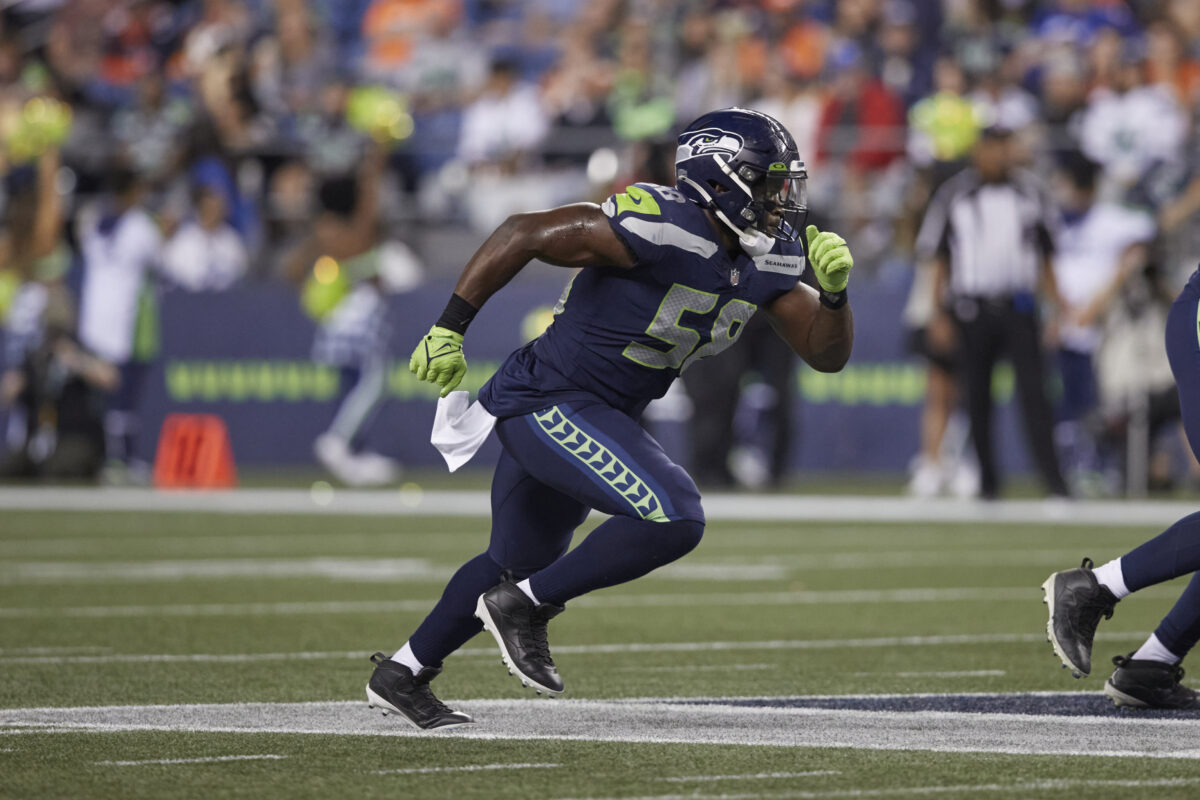Seahawks sign defensive end Alex Tchangam to reserve/future contract