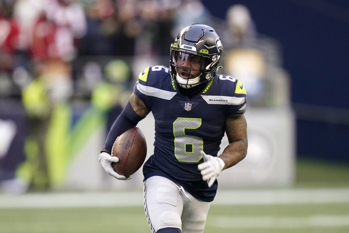 Seahawks FS Quandre Diggs suffers major leg injury late vs. Cards, carted off