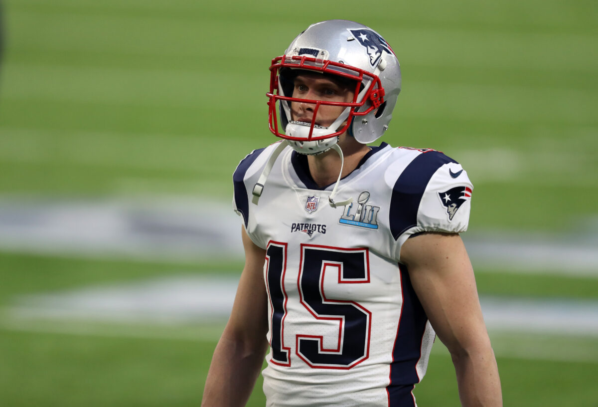 Chris Hogan had a simple but telling reaction to Antonio Brown’s comments about Tom Brady