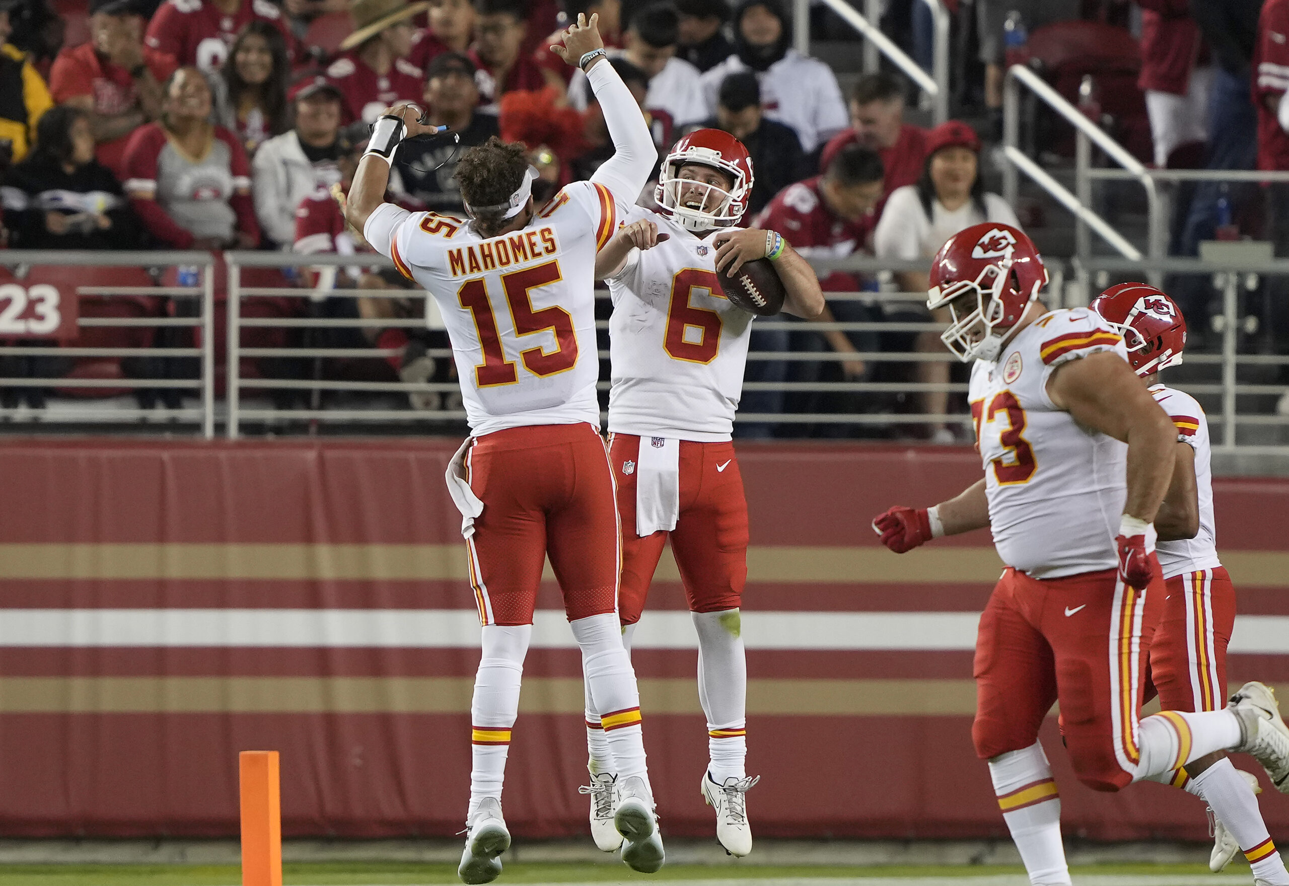 WATCH: Chiefs QBs Patrick Mahomes, Shane Buechele training together in Dallas