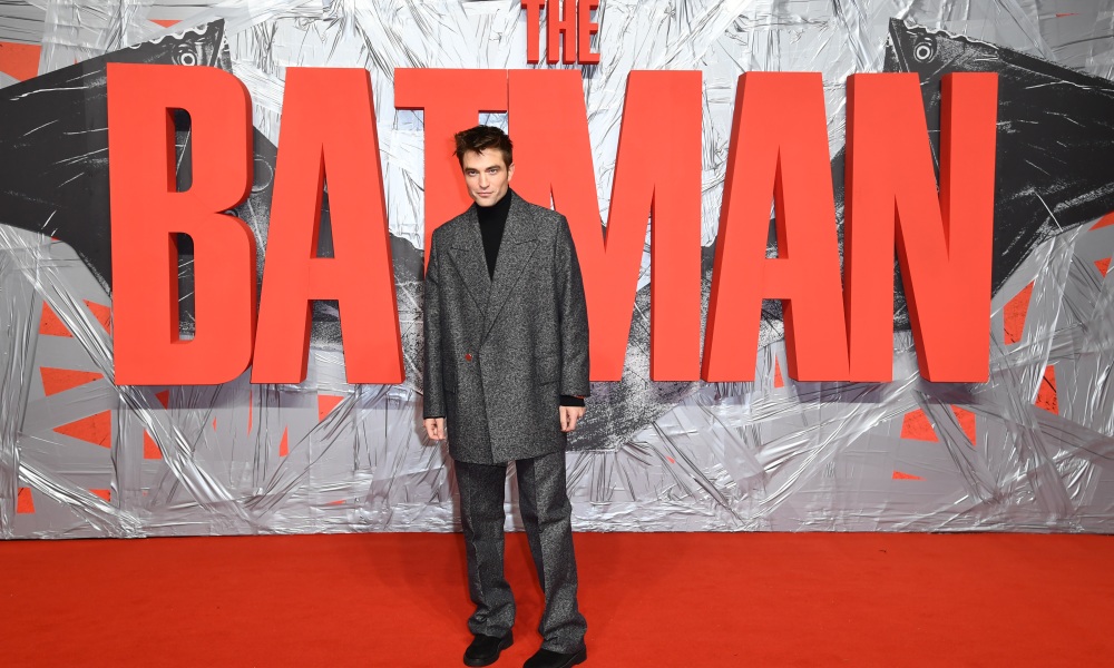 Las bromas del draft de la NBA por el traje que llevó Robert Pattinson a la premier de ‘The Batman’