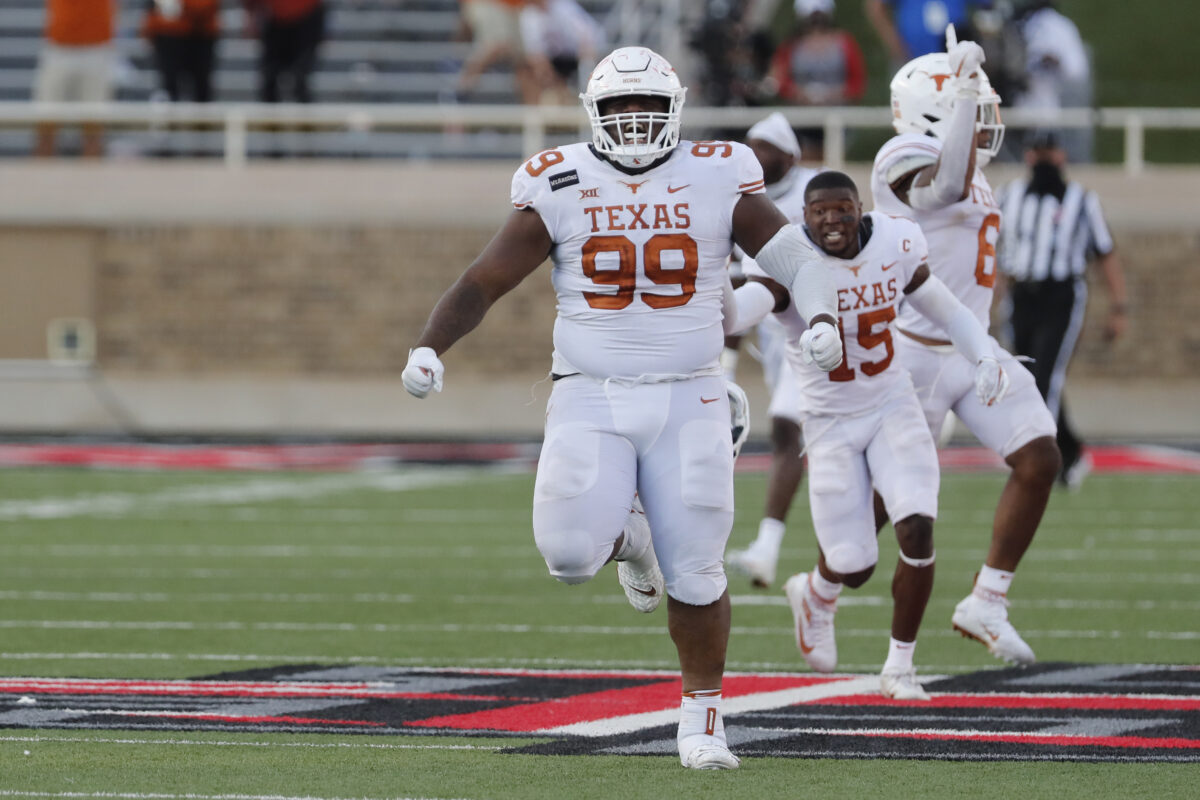 Texas offers huge defensive lineman Samu Taumanupepe