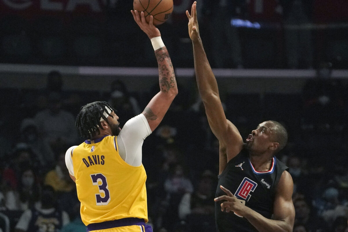 On Site: Should you bet on Lakers or Clippers on Thursday night?