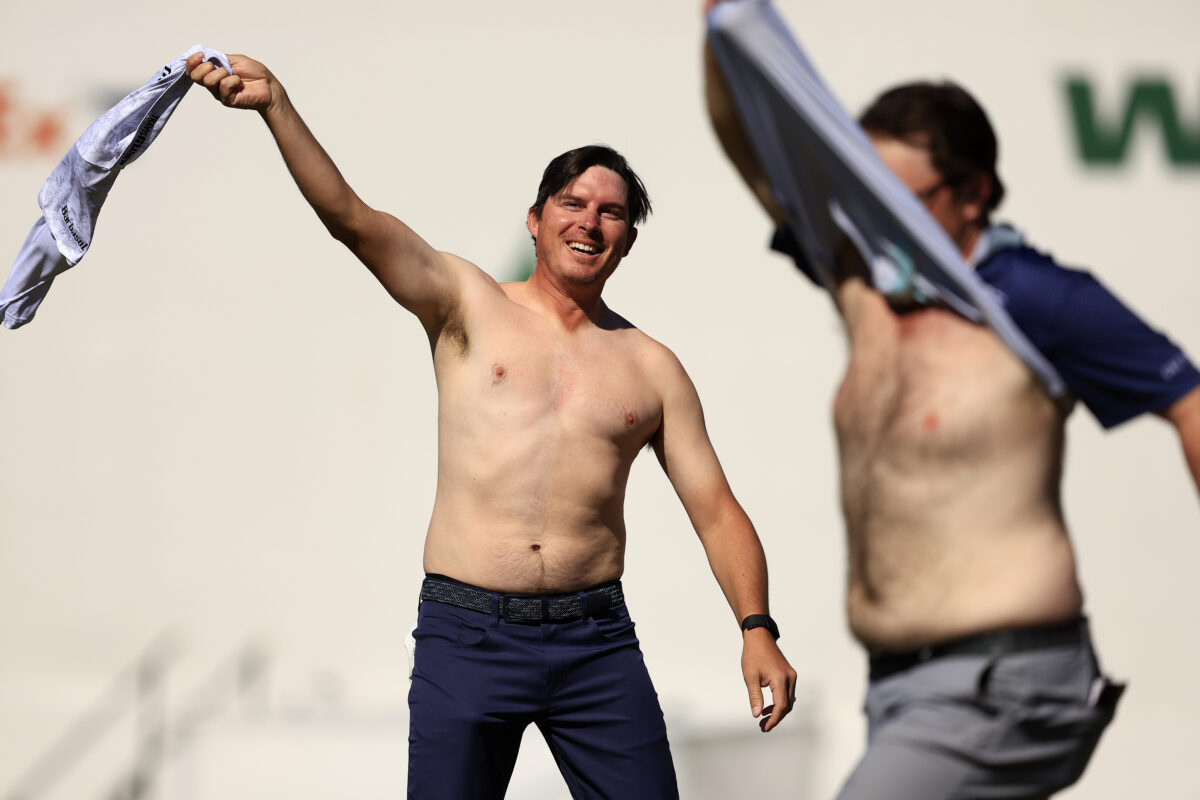 Watch: Harry Higgs and Joel Dahmen party with the fans, take off shirts on 16th green at WM Phoenix Open