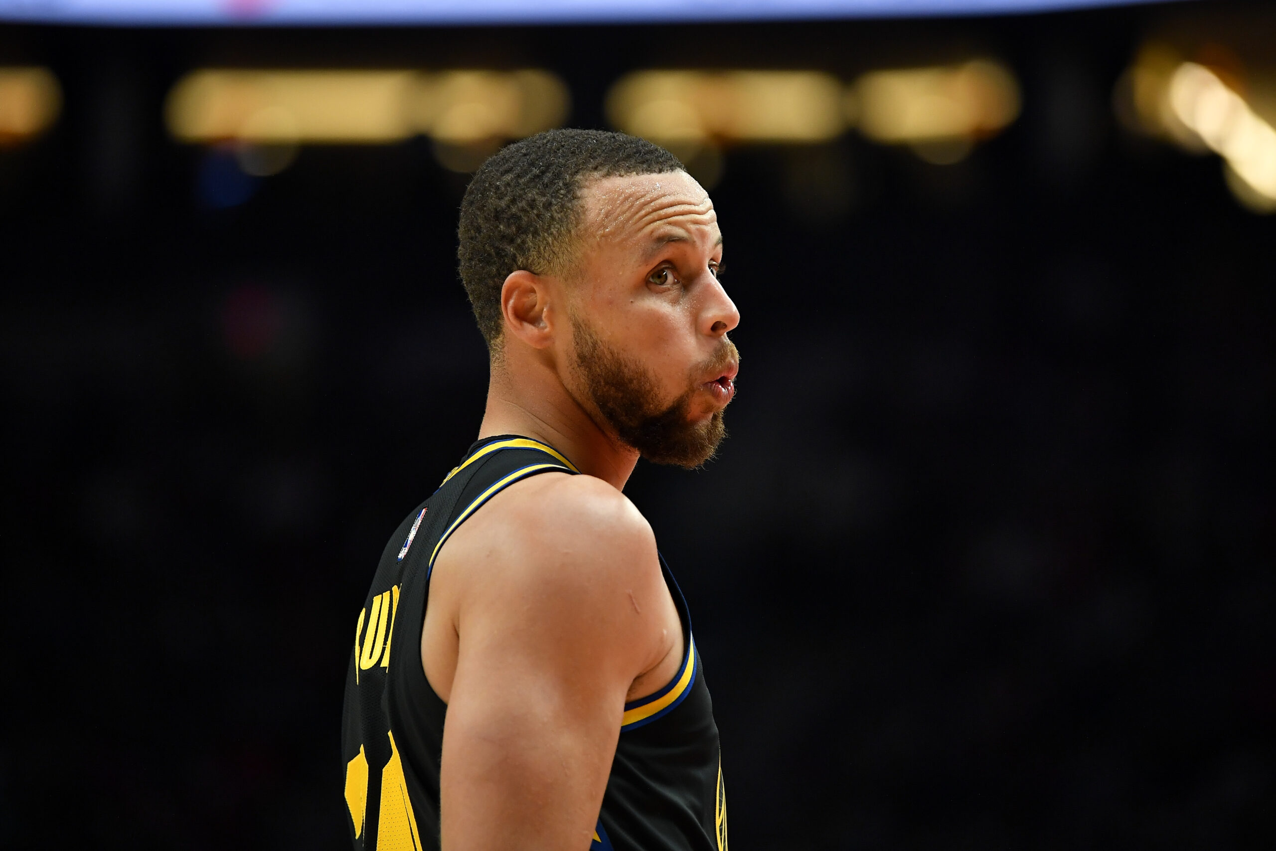 Steph Curry made an incredible shooting warmup look way too easy