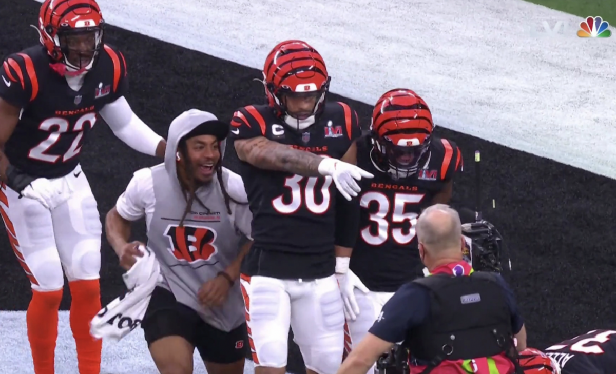 Vernon Hargreaves came off the bench to illegally celebrate Bengals Super Bowl touchdown and fans had jokes