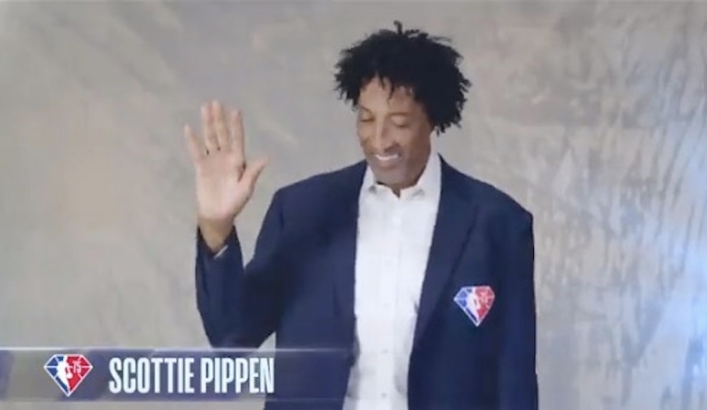 Las bromas sobre el extraño saludo de Scottie Pippen durante la celebración 75 de la NBA
