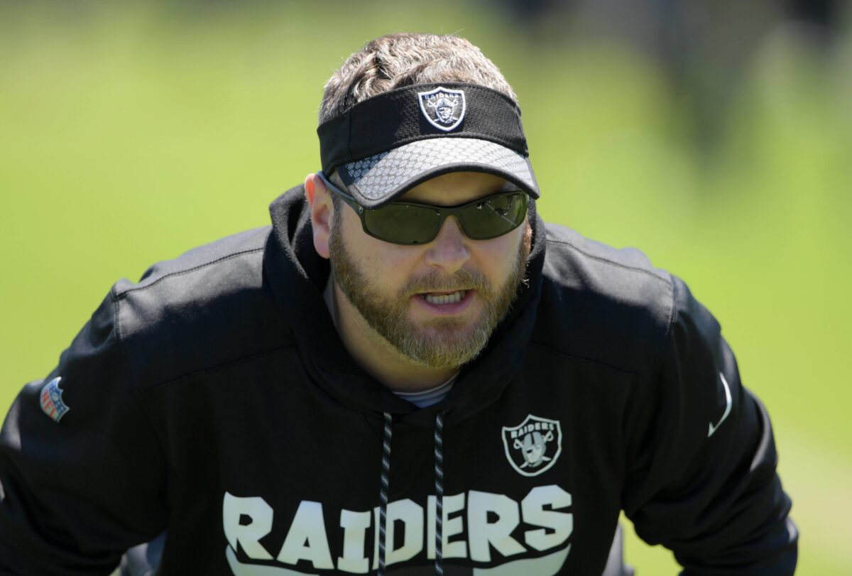 Bears hire longtime Raiders assistant Travis Smith as defensive line coach