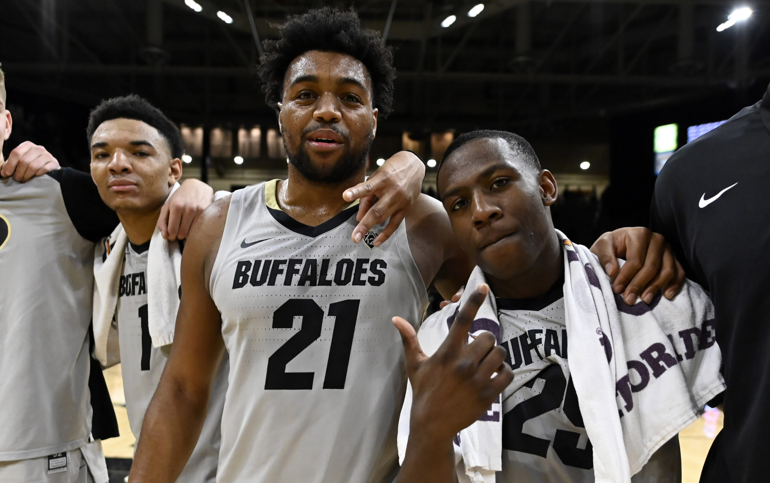 WATCH: Emotional Evan Battey reacts to message from former teammates