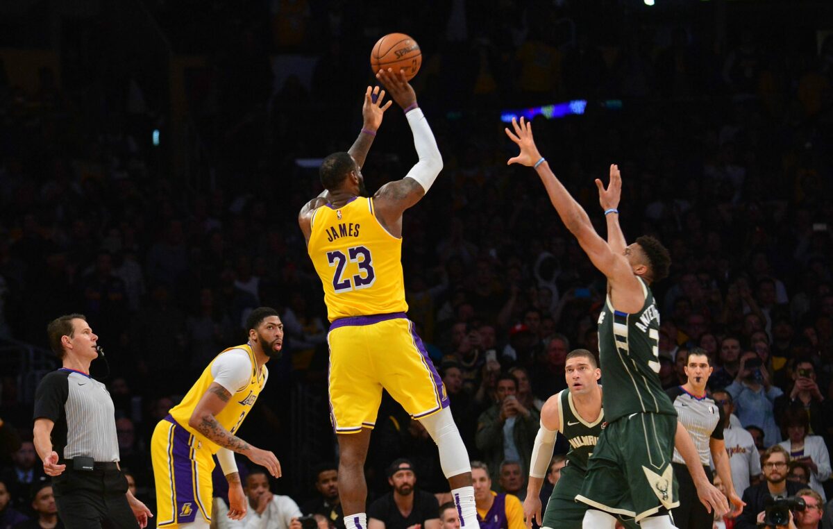 Milwaukee Bucks at Los Angeles Lakers odds, picks and predictions