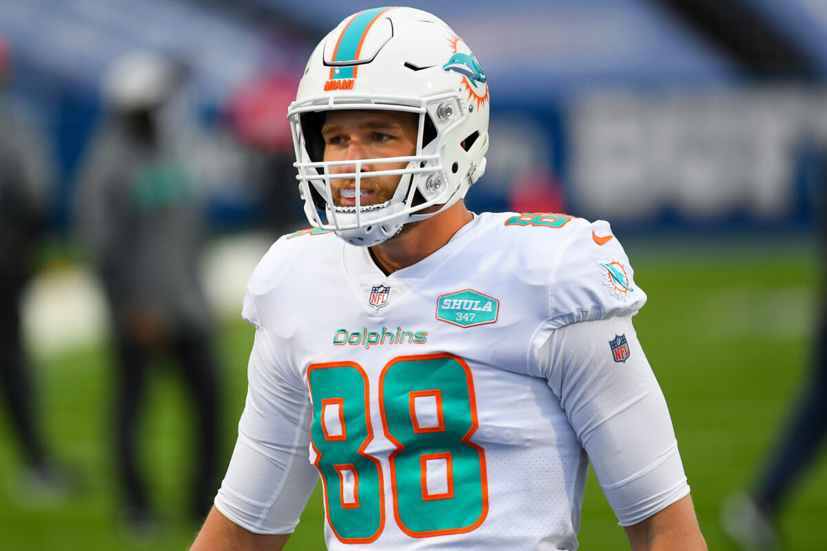 Dolphins beat writer predicts Titans sign TE Mike Gesicki