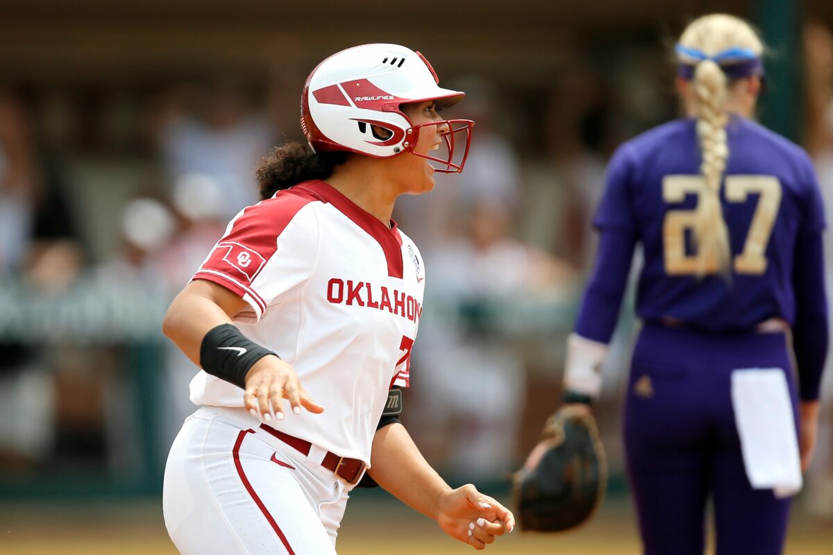 ‘It’s home run U’: Lauren Chamberlain embracing Jocelyn Alo’s record chase