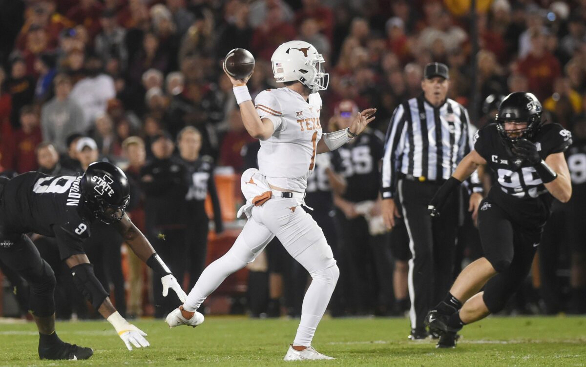 Texas’ quarterback battle among Bleacher Report’s toughest decisions of 2022