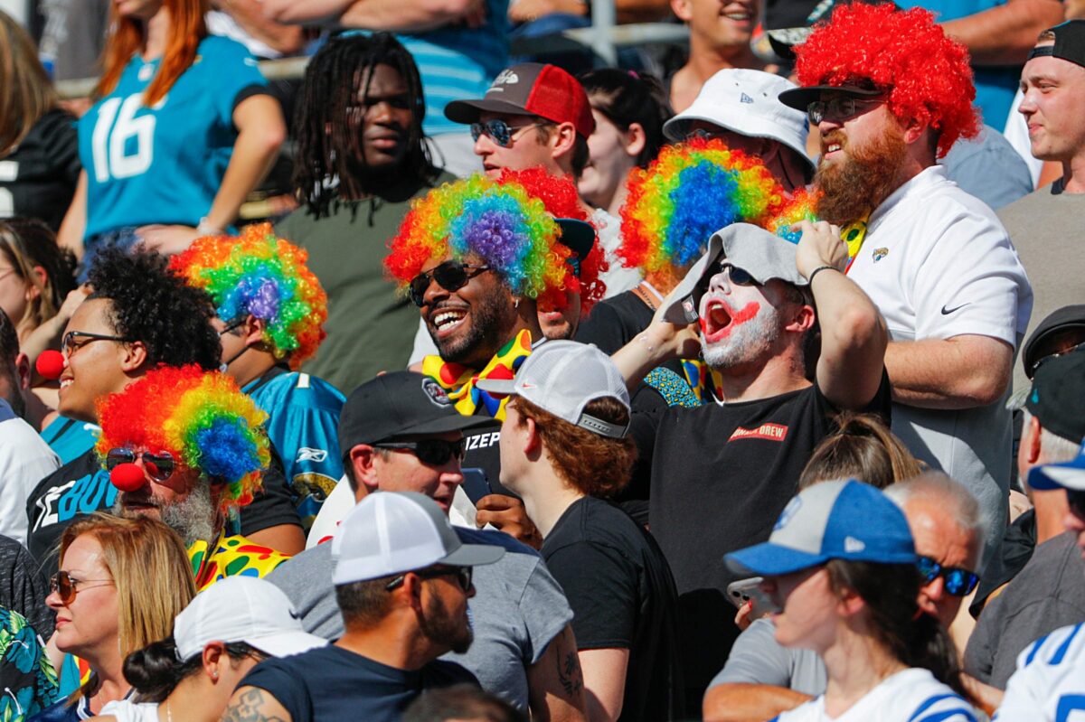 Jaguars fan uses lunch break to protest Trent Baalke in clown garb