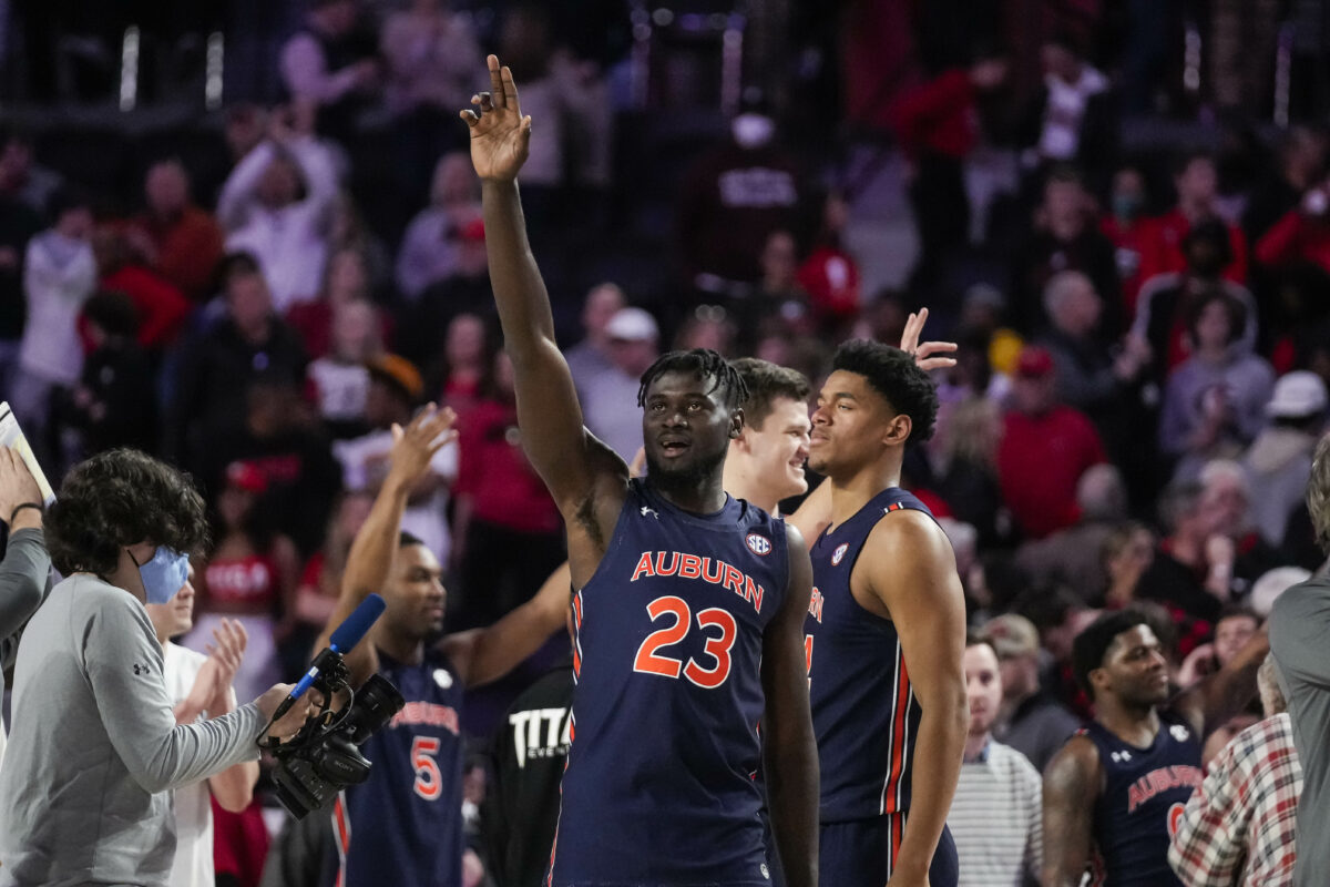 Social Reax: Auburn fans crash the party with UGA’s Twitter post