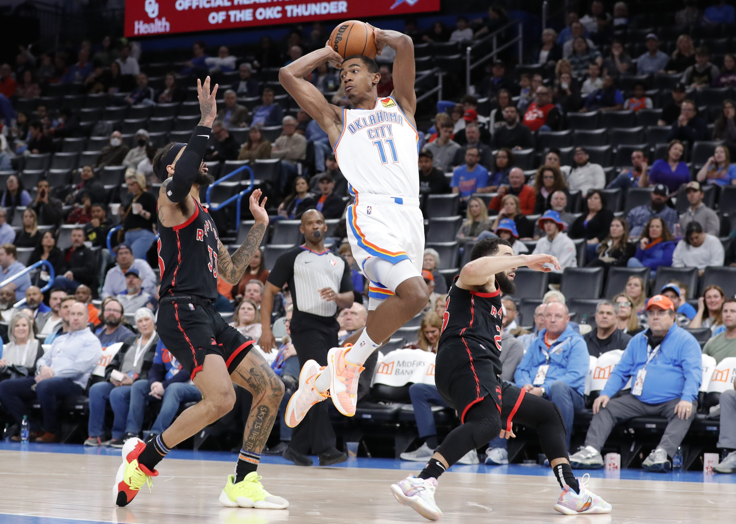 OKC Thunder player grades: Poku, Theo shine in otherwise forgettable loss to Raptors, 117-98