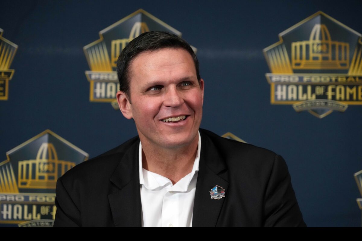 Watch: Anthony Muñoz informs Tony Boselli that he’s going to the Hall-of-Fame