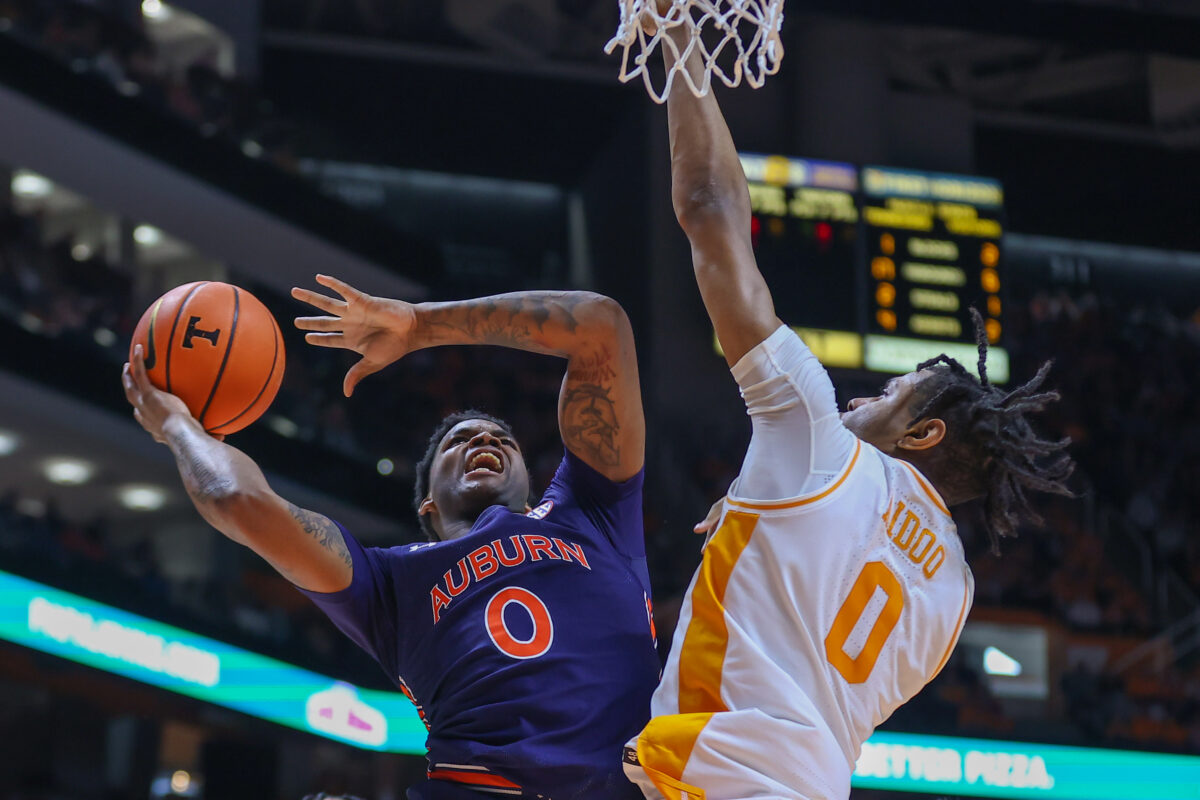 Cold second half dooms Auburn in Knoxville