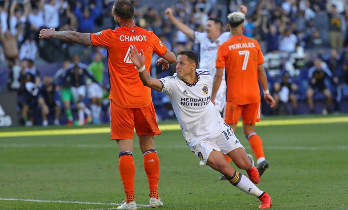 Tras gol de Chicharito con el Galaxy, afición lo pide en el Tri