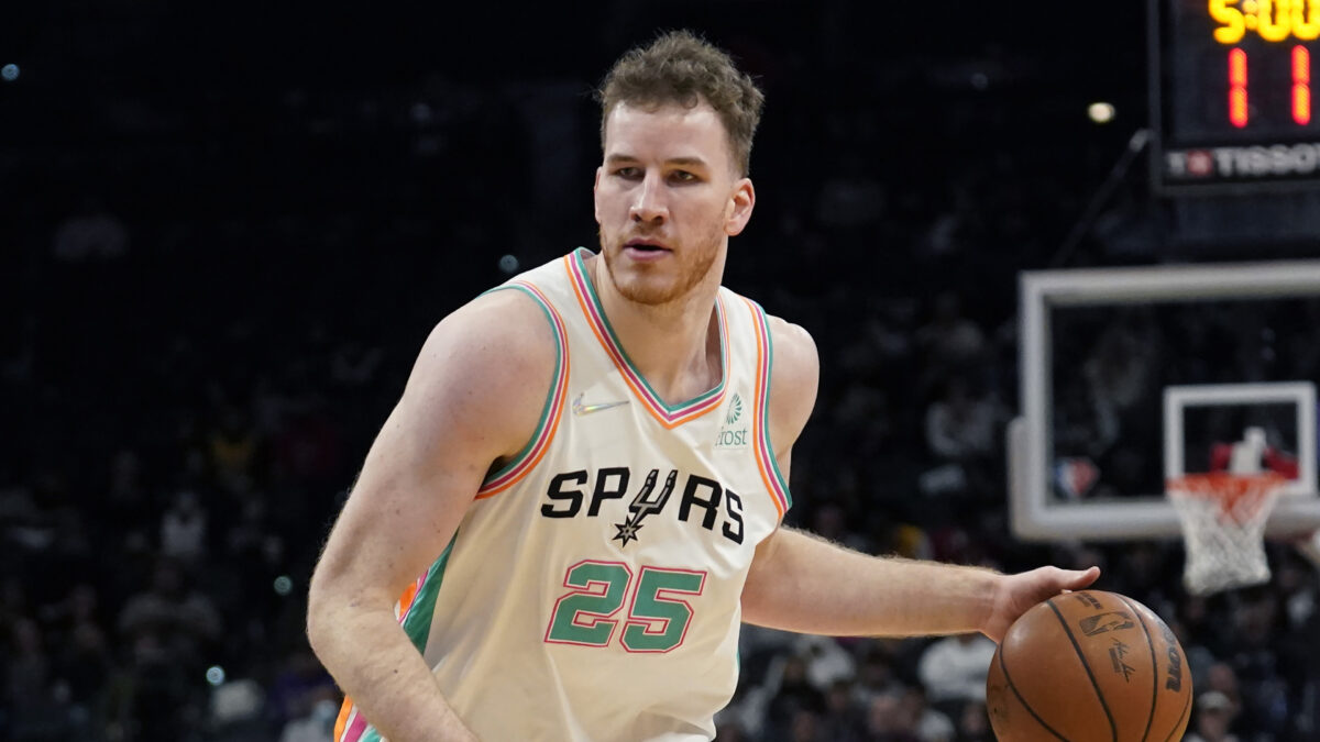 Sources: Spurs and Hornets discuss trade of Jakob Poeltl for PJ Washington, more