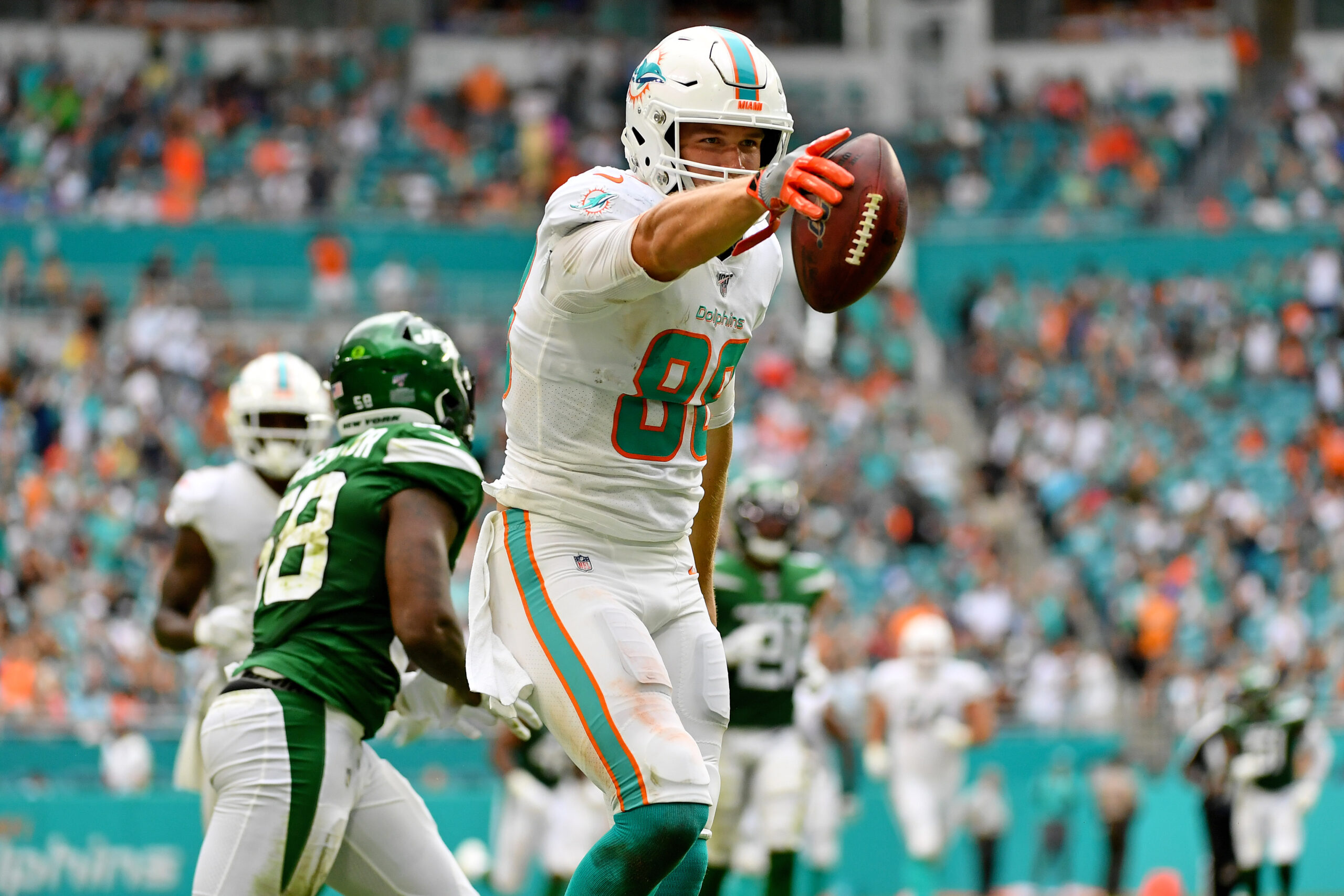 2022 franchise tag window open, who, if anyone, should the Dolphins use it on