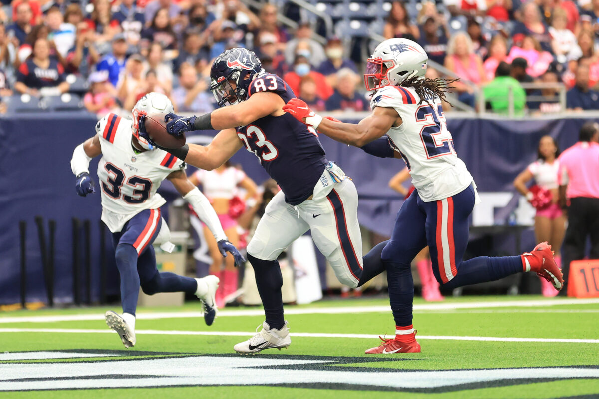 Texans re-signing tight end Antony Auclair