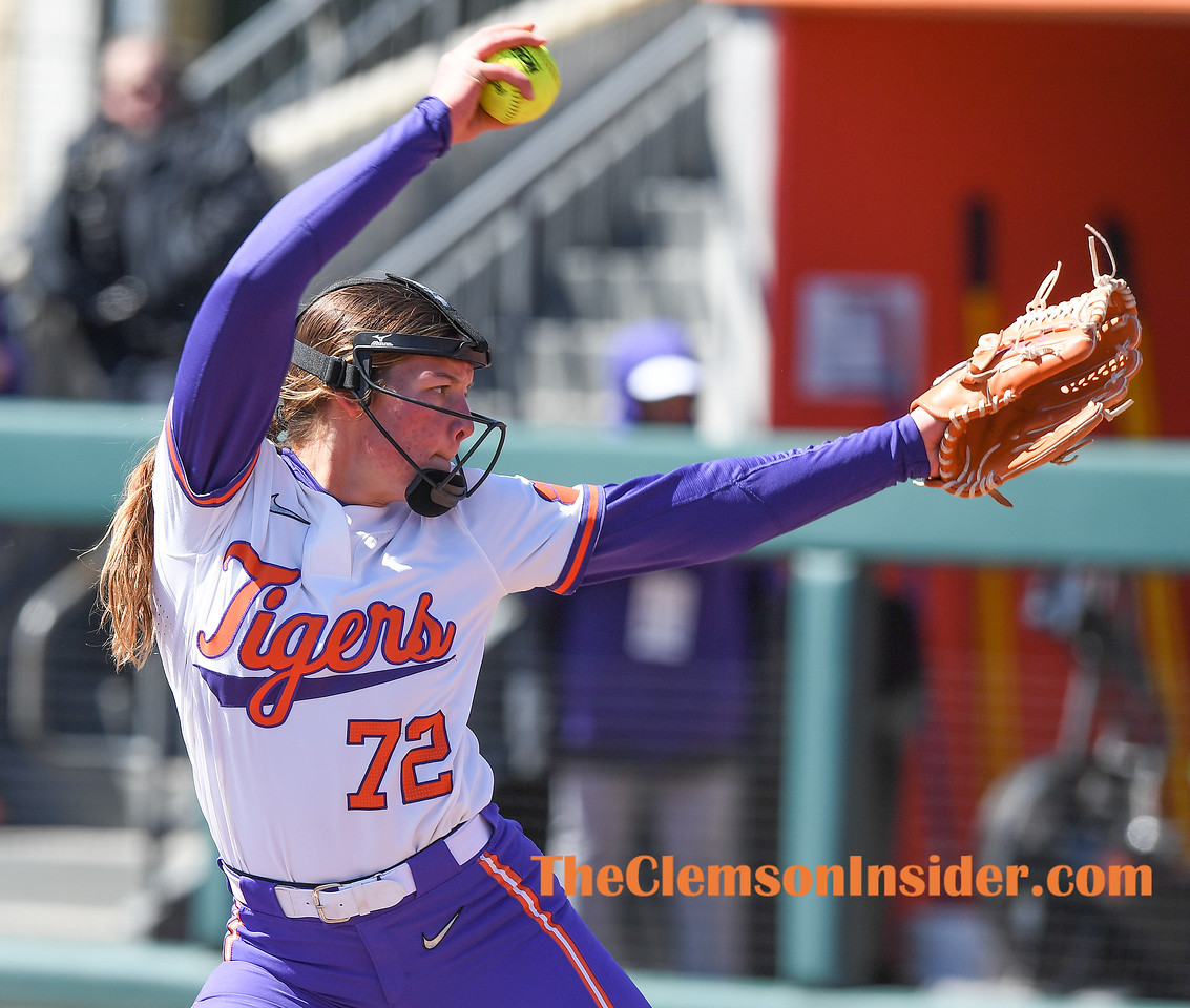 Cagle throws complete game en route to 3-1 win over Illinois