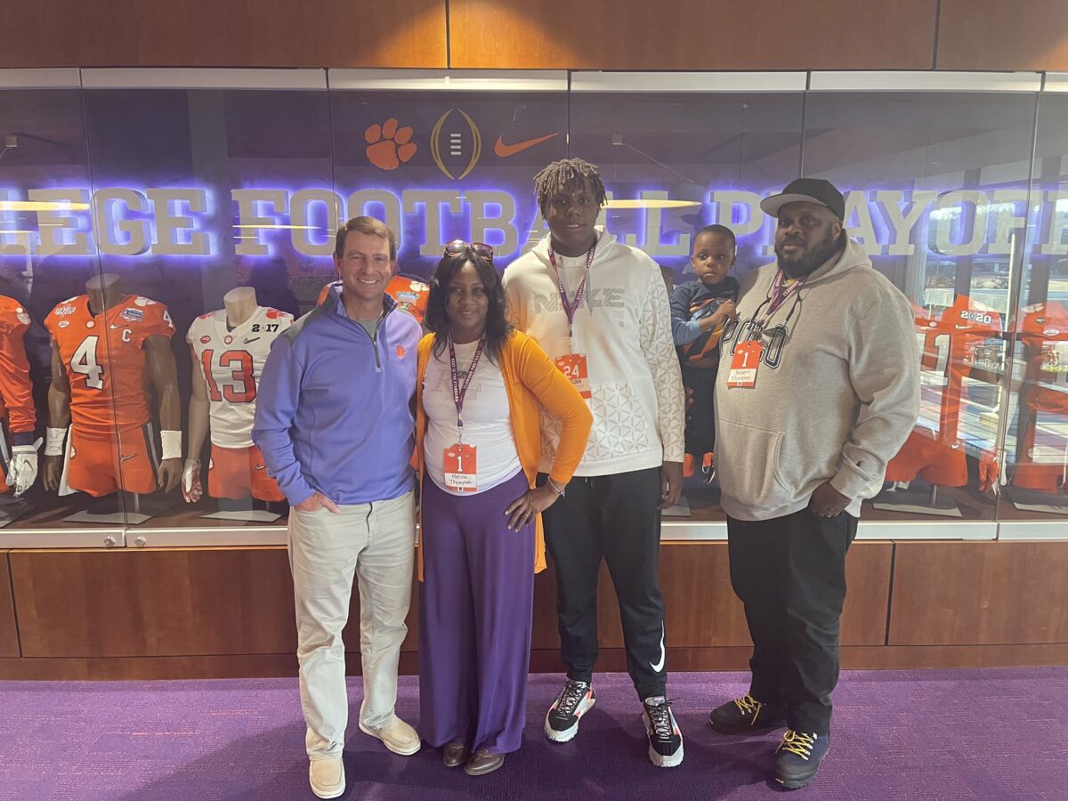 One of nation’s top OTs feels he could ‘achieve greatness’ at Clemson